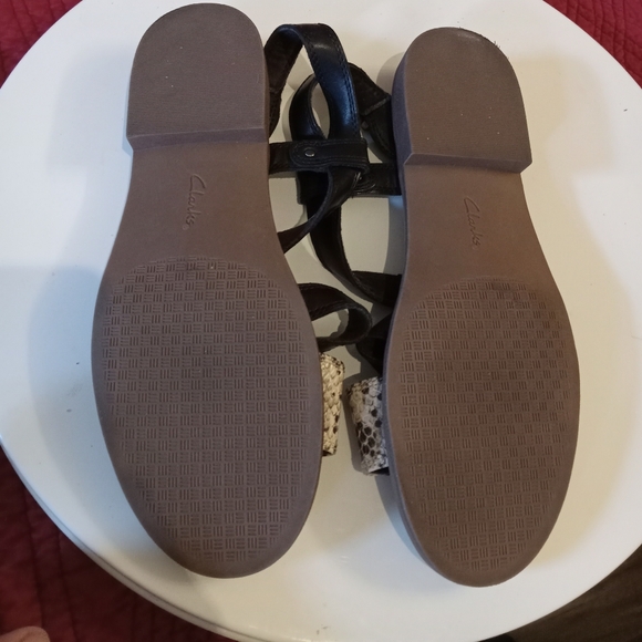 Clark's Black and Snake Print Size 8M Strappy Sandals.   FF214 - Picture 3 of 5